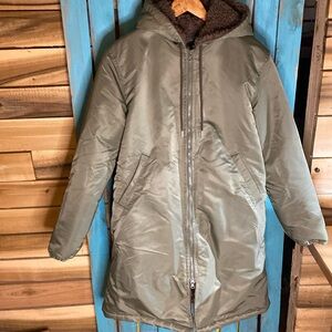J. Peterman sherpa lined parka size small green brown lining hooded long